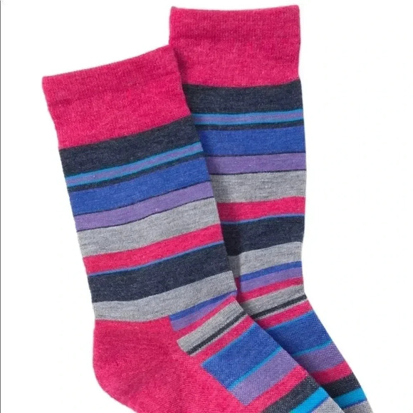 Feetures Everyday Cushioned Socks - Picture 1 of 8